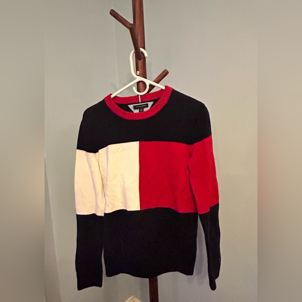 Tommy Hilfiger big kids size XL (16-18) sweater.